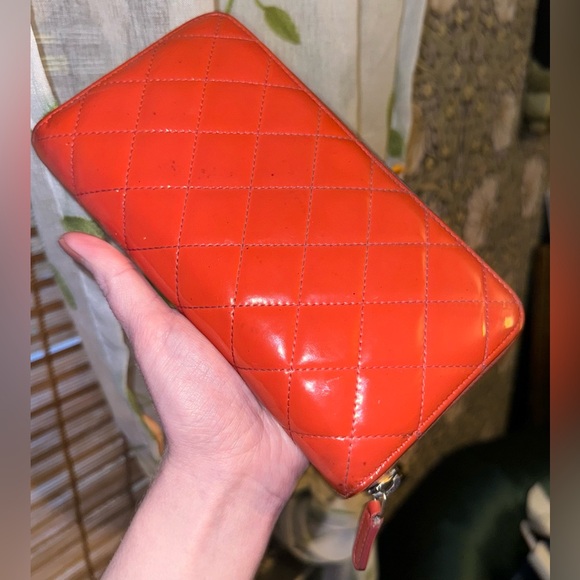 AUTHENTIC CHANEL Coral Orange Matelasse Patent Interlocking C CC Quilted Wallet - Picture 5 of 16